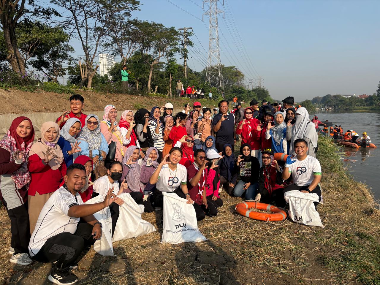 Aksi Tebar Benih Ikan dan Bersih Sungai