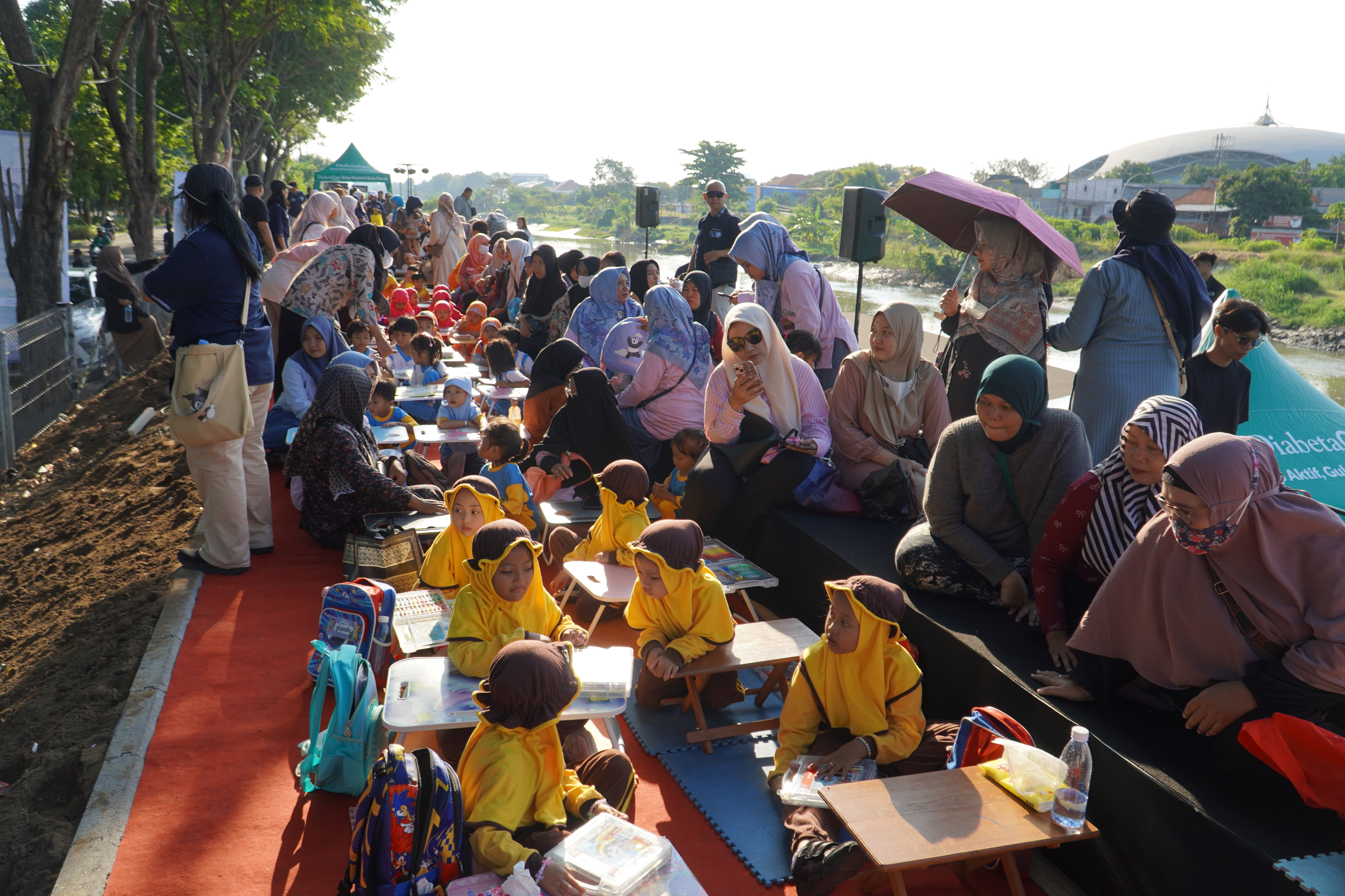 Rayakan Hari Anak, Lomba Mewarnai Warnai Festival di Tepian Sungai JAGIR
